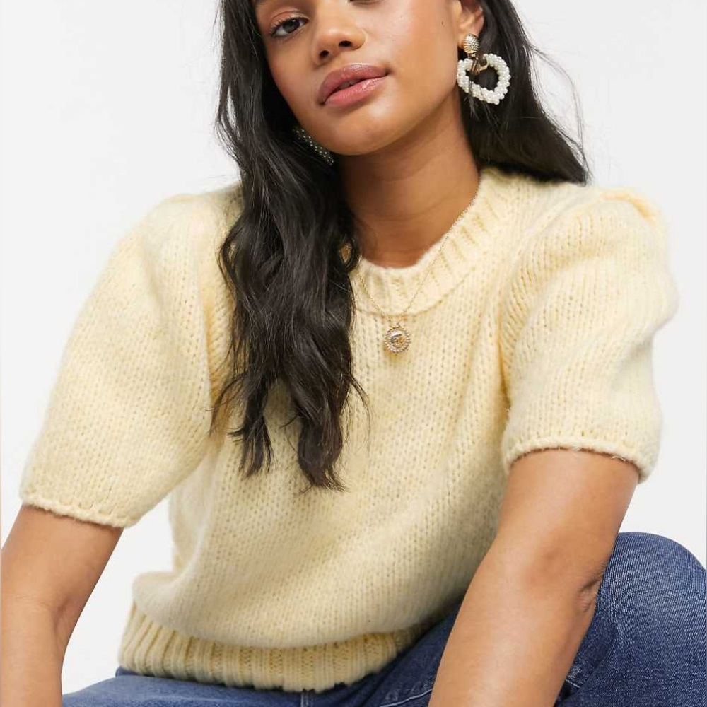 Zara Pale Yellow Short-Sleeve Fuzzy Knit Sweater